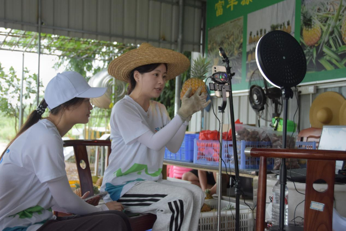 ֱ�����㣡�㶫�Ƽ�ѧԺ�ݷ�����ͻ�����׳���ũֱ��������10w+��