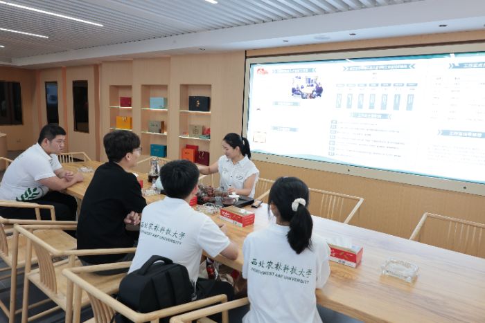 ���Ѽ������Σ���ũ�������յ��������֮·��������ũ�ֿƼ���ѧ�ʻ�ѧԺ����������ʵ���ŷ�̸���м�ʵ