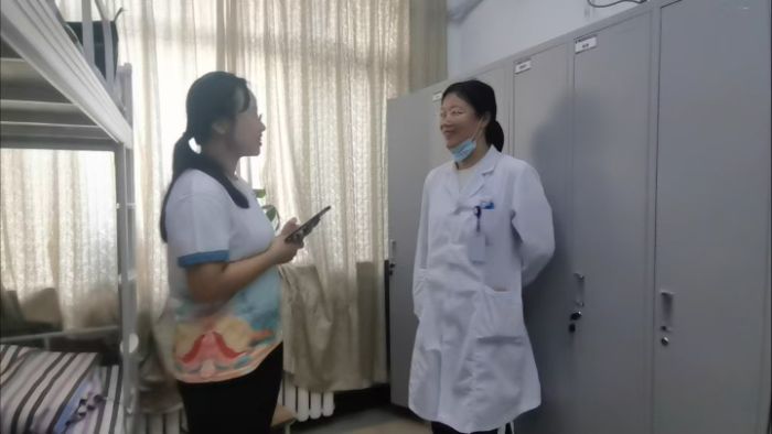 ɽ��ҽ����Դ����2004����ʦ�㡪������ҽ֮·�ϣ��ӡ������ײ�����ᶨǰ��