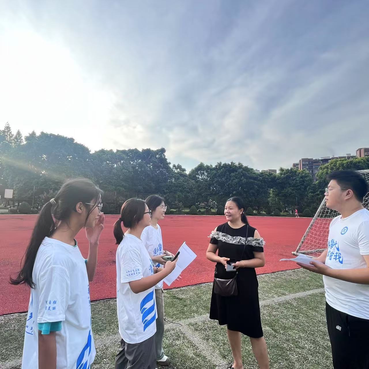 ��֦��ѧԺѧ���߽���֦����� �ƹ�˶ν��ػ�����Ⱥ�彡��