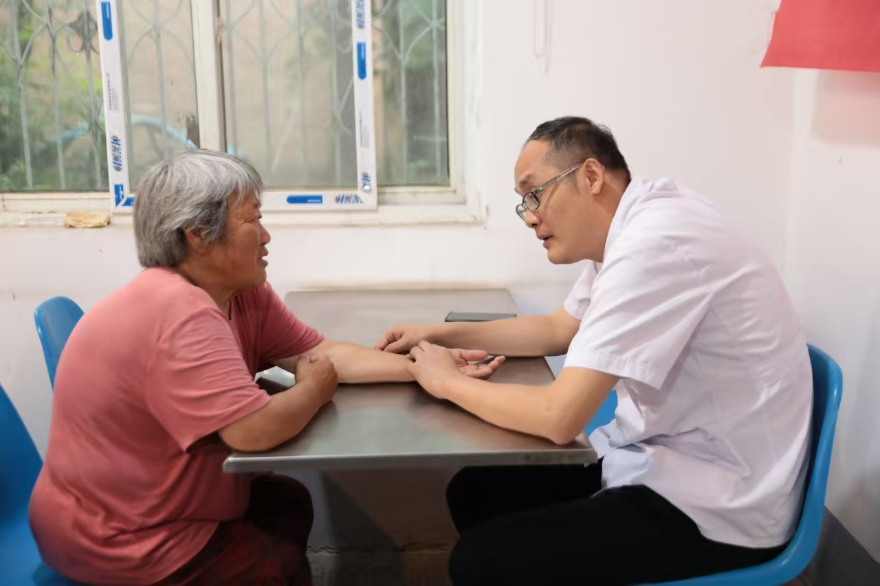 ������ҽҩ��ѧ������Ժ�����ģ�����ݳ���־