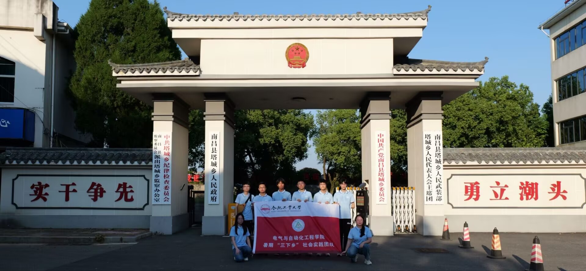 �Ϸʹ�ҵ��ѧ����ѧ�Ӹ��ϲ���չ������˵���ʵ���