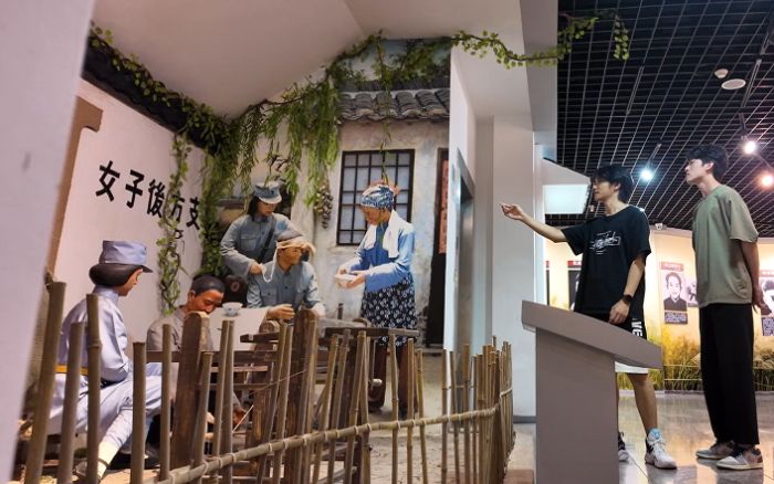 ���廳����־���ഺ��ʹ�������ƴ�ѧ�����ж�