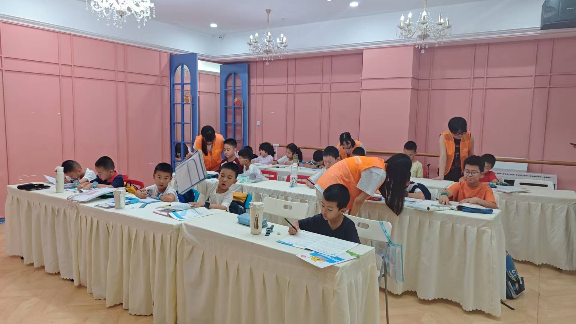 ����ʯ�ʹ�ѧ�����йܷ�����Ļ ־Ը�������ͯ�ĳɳ�·