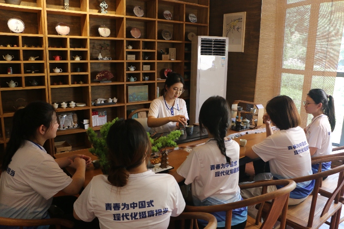 ������ҽҩ��ѧ�������������־�����繲�渻��·