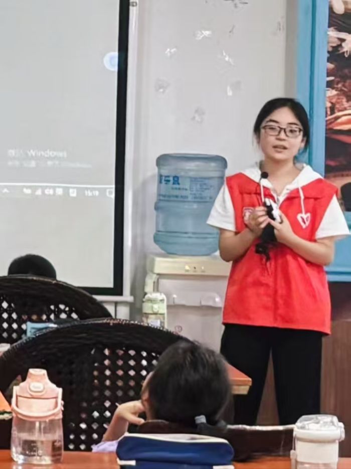 �������˾��񣬼����ഺ����