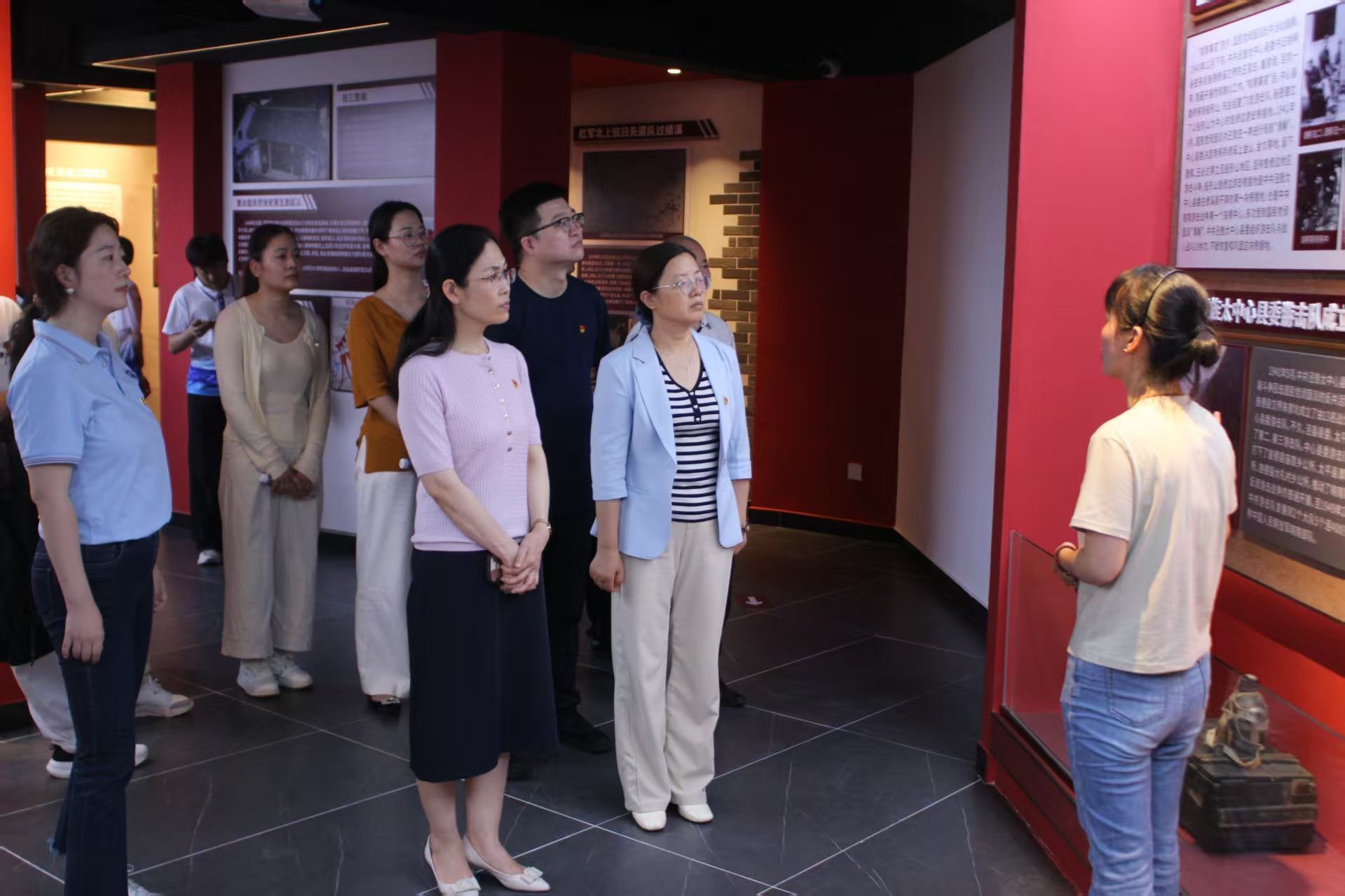 ׷Ѱ��ɫ�㼣������ҽ�߳��ġ����ǻ�����־Ը�����̽���ന캼����λ����ݵ�