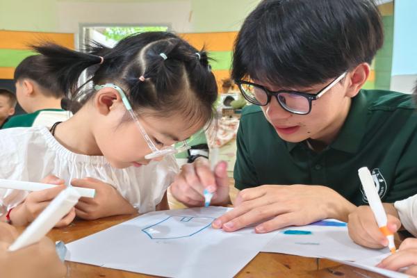 ����Ժ�ǻ�ȼ��ʵ���Ӹ��ɶ��в����Ļ��׶�԰��չ��������