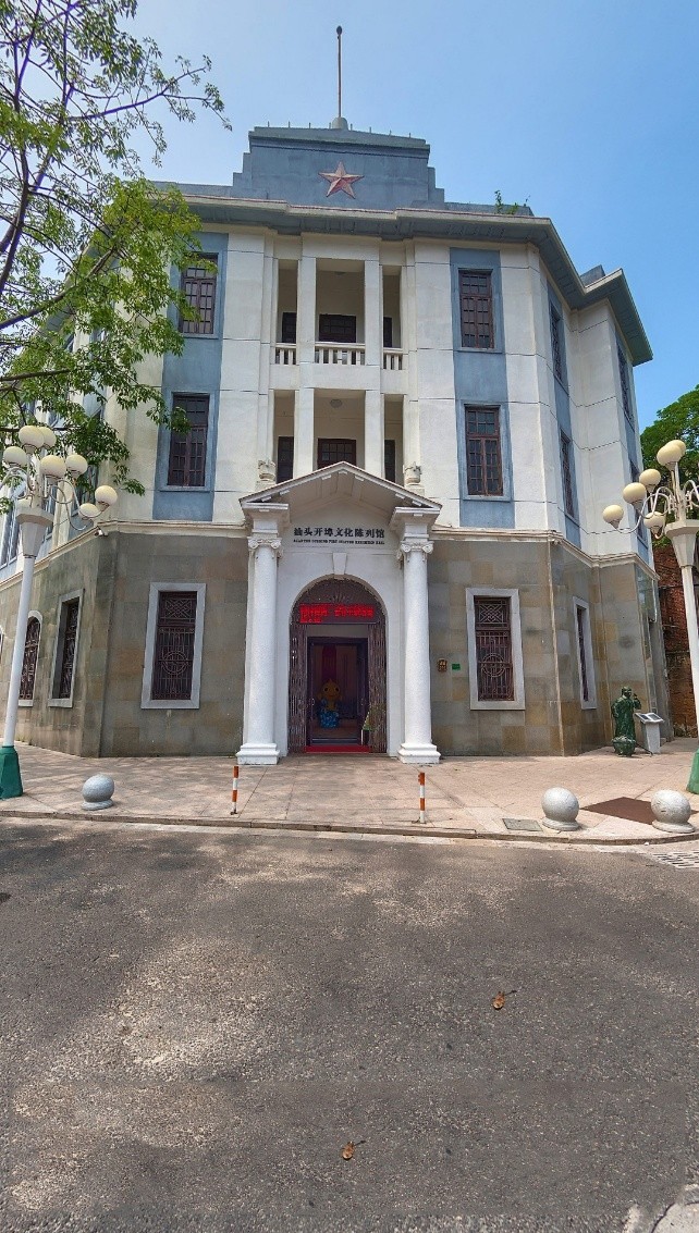 �人������ѧ��ϢѧԺ��׷Ѱ��ɫ�㼣-���������ɫ��ͨ�ߡ��������ʵ����̽Ѱ��ͷ�����Ļ������к�ɫ����