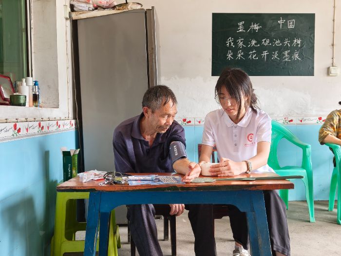 �Ĵ�����ѧԺѧ�������磺�����������壬��������ů����