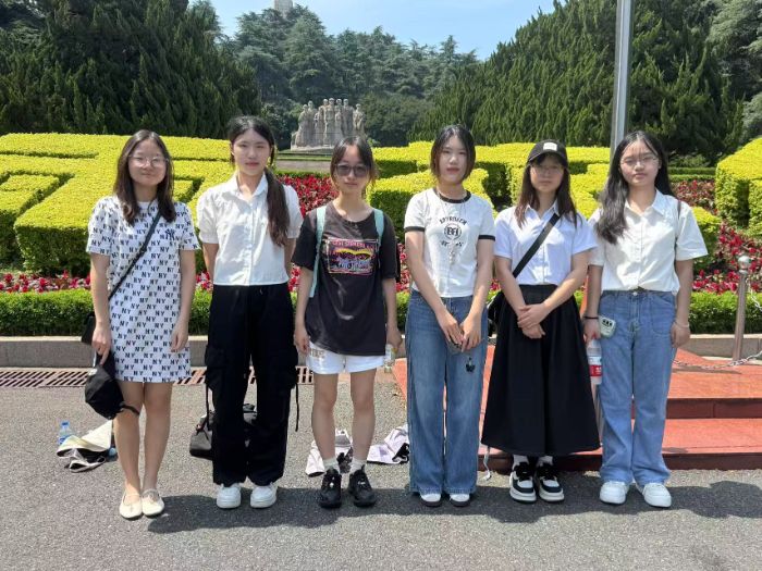 ������ʷ����Ӣ���ꡪ������ѧ�ӹ����Ͼ����ݽ���Ⱥ����