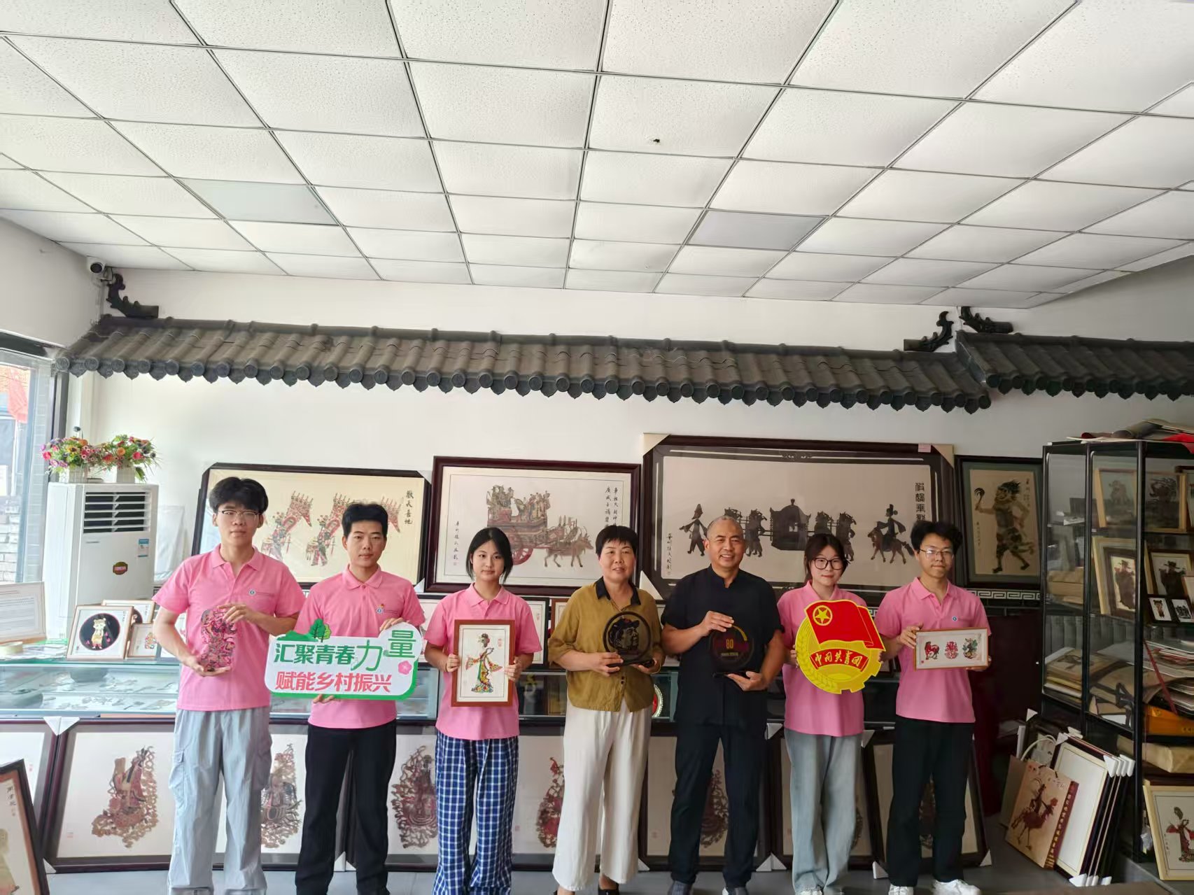 ��Ӱ���н��ģ��ഺ������塪�����Ϲ���ѧԺ�������硱�ŶӸ�μ�ϻ���������ƤӰʵ����