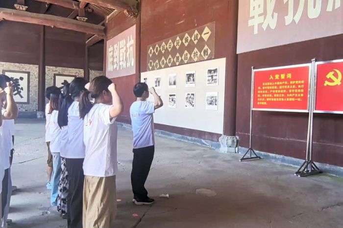 �Ϸʴ�ѧʵ���Ÿ����������� Ѱ�������������ഺ֮��������ɫѪ��