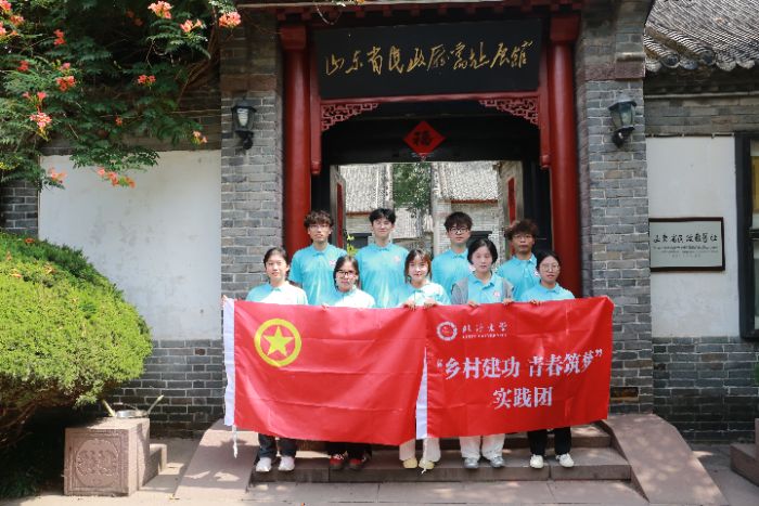 ���ʴ�ѧʵ���Ÿ����ϴ�꿪չ�����ӽ������ںϸ����������ʵ��