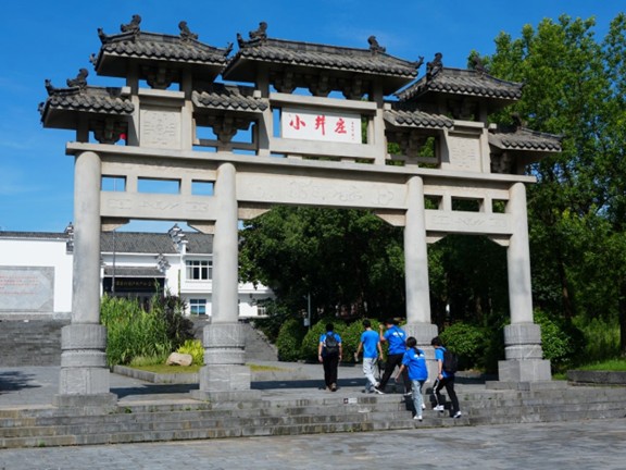 ׷Ѱ��ɫ�㼣������ĸ�����������������ѧѧ���߽�С��ׯ�������������