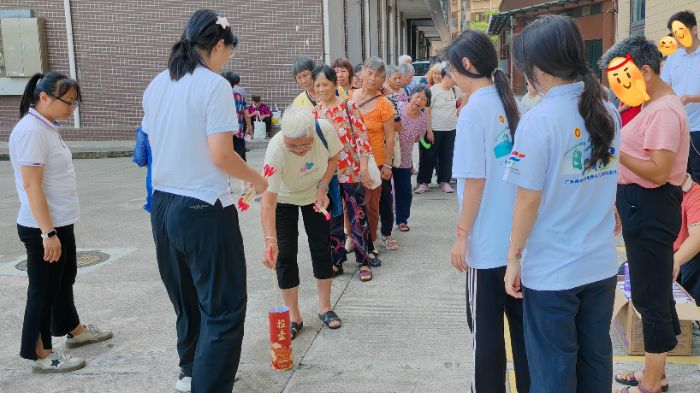 ͼΪͻ���Ӷ�Ա��ѧԱ����������һ�����Ͷ����Ϸ