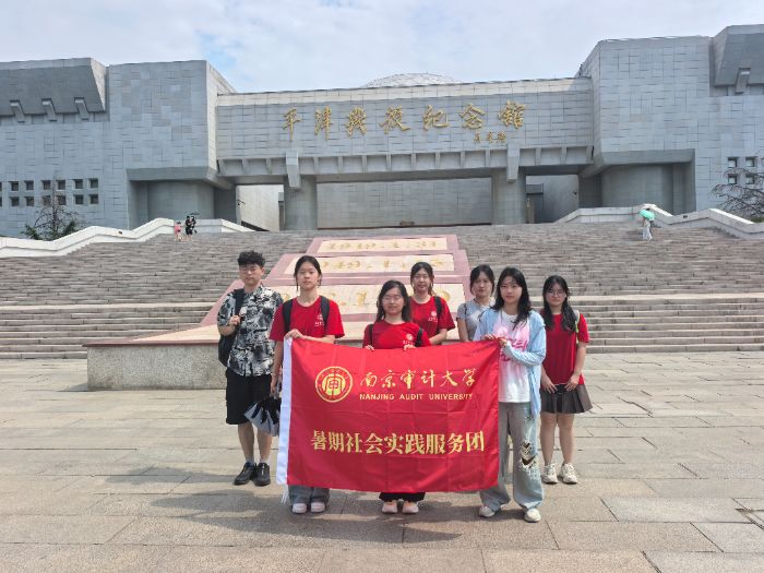 �Ͼ���ƴ�ѧ��������Ρ�С�ֶӣ����ź켣Ѱ���ģ��ഺ���������