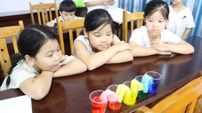 �����ǻ�ӳɽ�磬�ഺ���д����������ѧ���������硱֧�̻���ܡ���ǧ�򹤳̡���ʵ