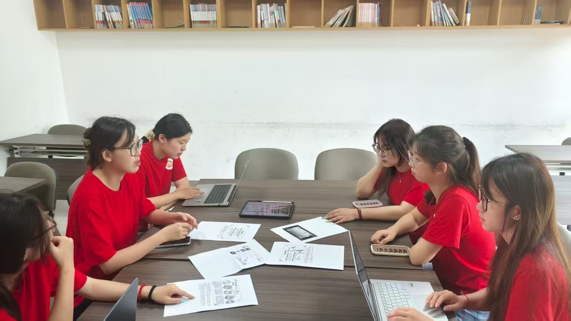 01 ͼΪʵ����Ա���ڱ������ۡ������� л��Ե ��ͼ