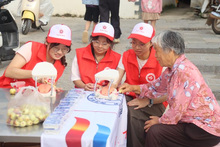 �ݻ����� ���� ����ҽ�ƴ�ѧ�麣У������ѧ�Ӹ������ػ������ǻ����