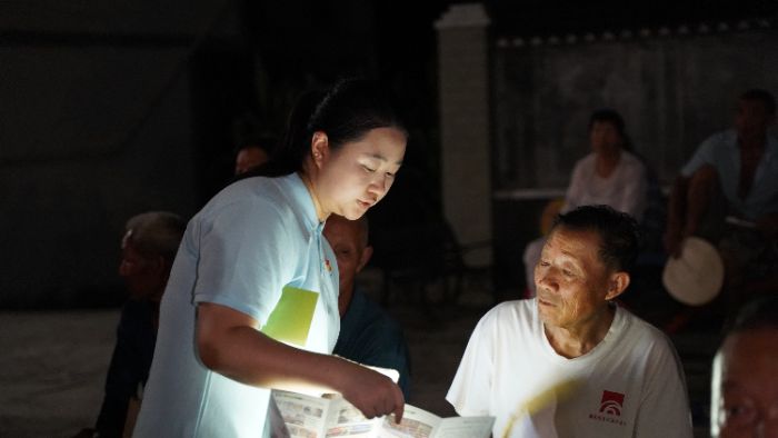 ����Ժѧ�ӡ������硱ʵ������թ�����գ��������·�ϵ�˫�첢��