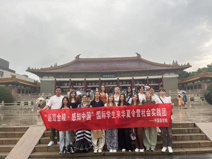 ������˹�������˽��꣺һ������������й��Ļ���