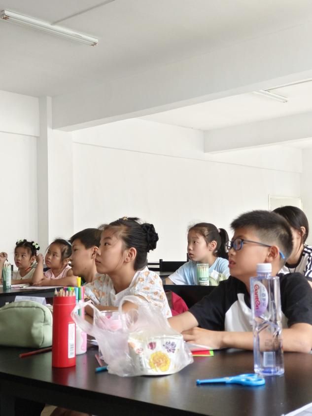 ����ѧԺ��н��֧�����������기������������չ����֧�̻������������裬����᳤�󣬻��л�˵������