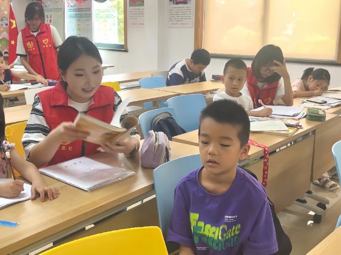 ���������㣬������ѧ־Ը��Ϊѧ�ӱ�֯���ü���