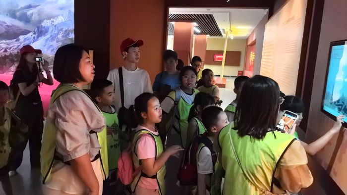 ��ɽ��ˮ׷���꣬�ഺ����������˹���񳤳�