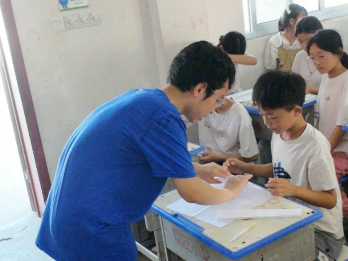 �Ӻ���ѧ������֧����Я������Ⱦ����壬����֮������ͯ����˼