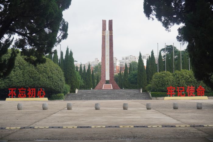 ���ϿƼ���ѧ���ڴ��к�ɫ����������ʱ������