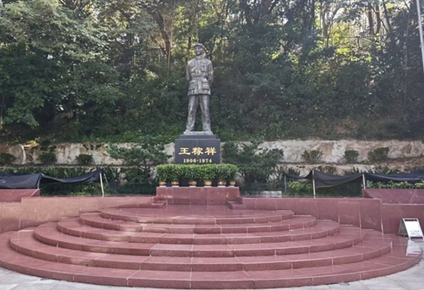 ��ʦѧ�������磺׷�����Ӣ�ң����к�ɫ�Ļ�