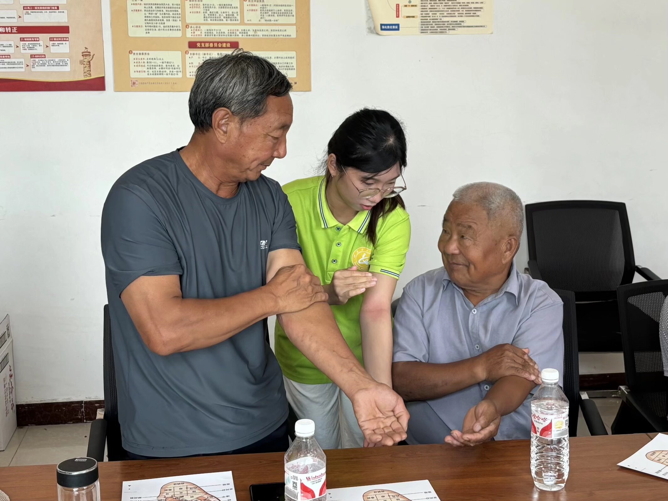 ɽ��Ů��ѧԺ������Ϊ�ϡ�־Ը����ӣ���רҵ�����ػ���塰һ��һС��