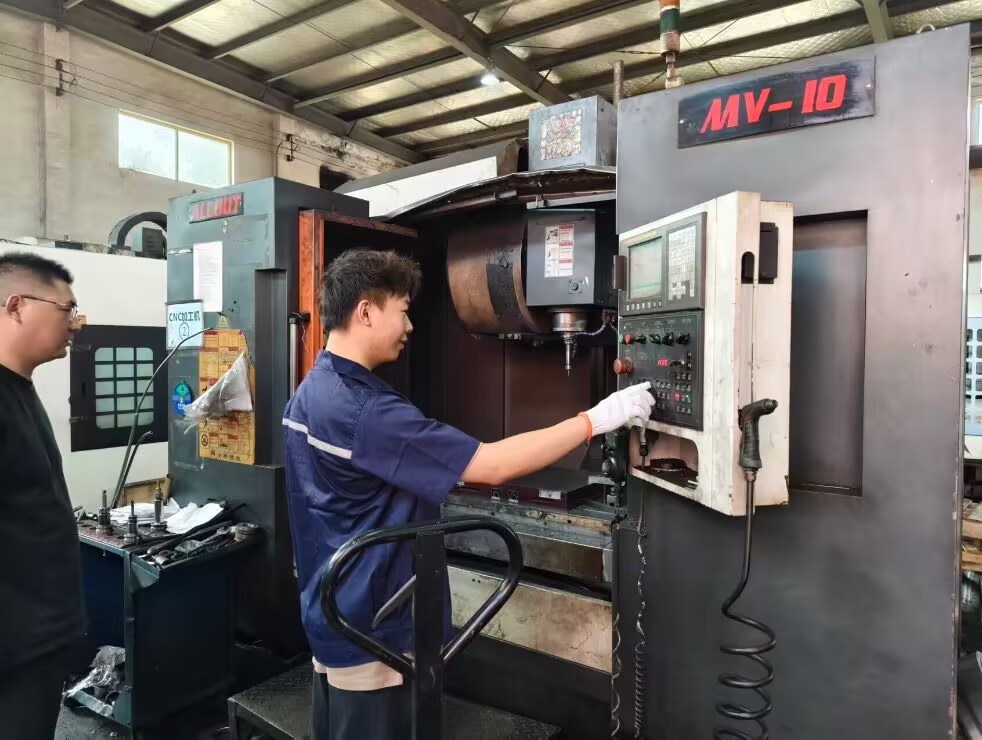 �Ͼ��ƾ���ѧ��̽Ѱ�����ģ�ߡ���ʵ��֮��