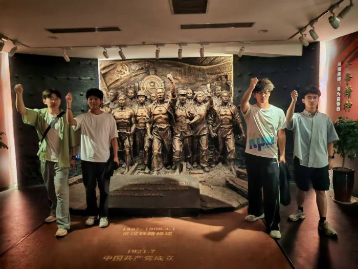 ֣�ݴ�ѧѧ�������̶�̽Ѱ��ʷ���� �Ի����Ŵ�����