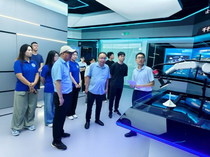  2025�����ڡ������硱���ʵ����������ʵ����̽��5GӦ��