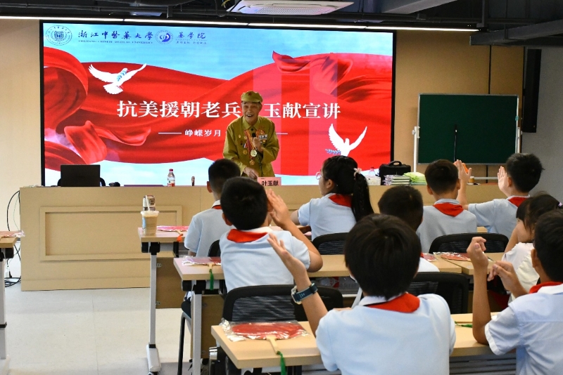 老战士叶玉献高歌《中国人民志愿军战歌》 杨婷婷摄