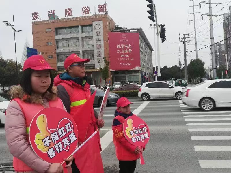 ����С�ӷ����������� �ഺů������������