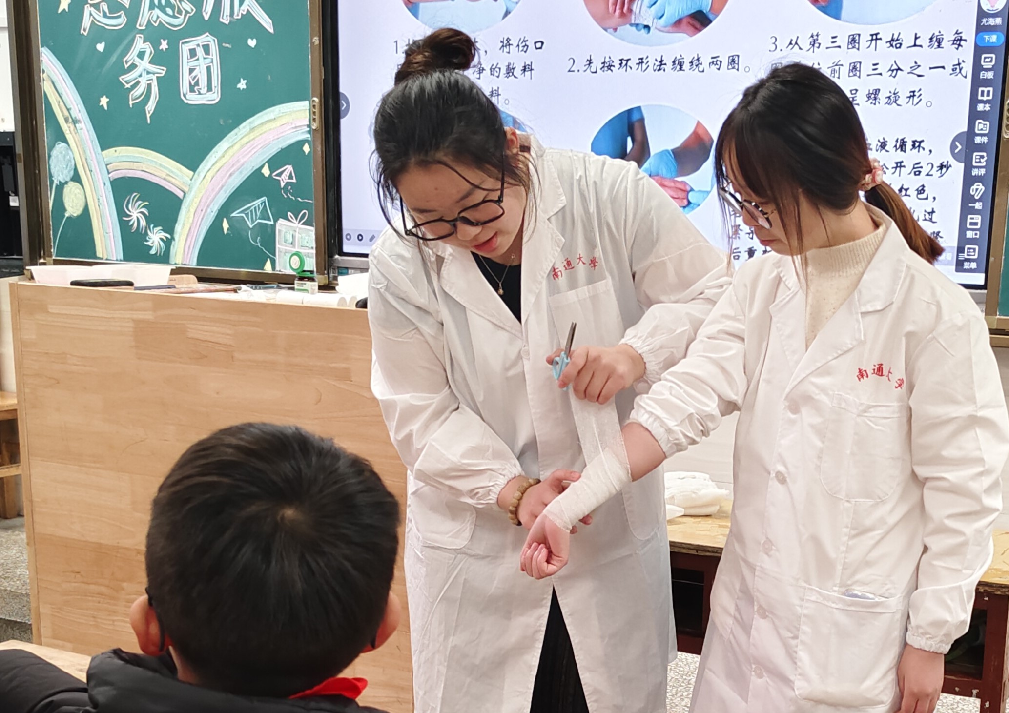 Ӧ���Ȼ������� Ȥζ�������ɳ� ��������֪ʶ��У԰��Ϊ�ഺ���ΰ�ȫ����