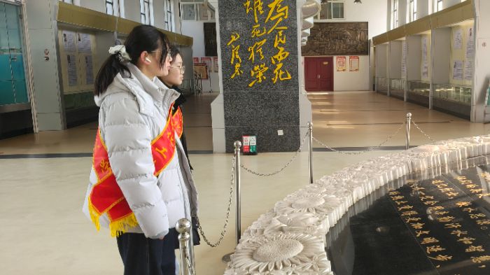 �ĳǴ�ѧ��ѧ����ѧԺ��չ����Ⱥ��Եط���ɫ�Ļ���֪�̶ȵ��С��ĳǸ�����ʿ�����