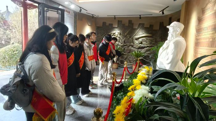 �Ĵ������߽���������ʿ�����̽Ѱ��ɫ����ӡ��