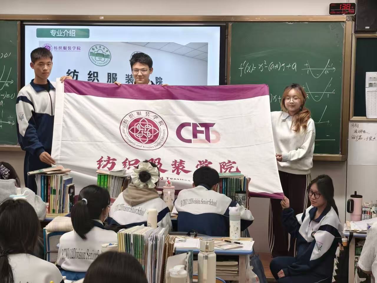 ����ӳ���� �������³̡��� ��֯��װѧԺЯ�ֵ�����֧��ʵ�����߽����ŵ�ʮ��ʦ�߼���ѧ