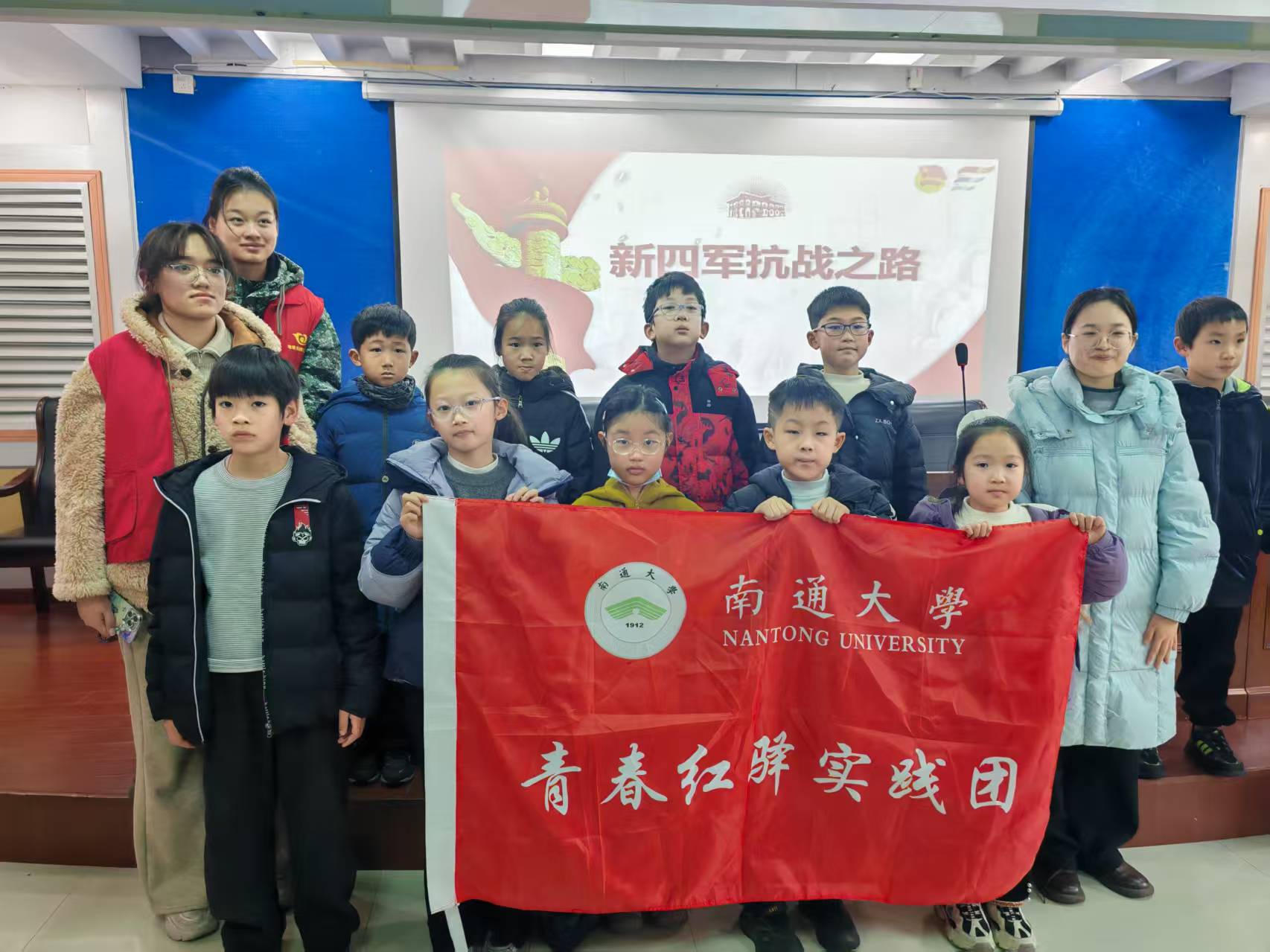 �ഺ����ʷ��ͯ��ֲ����������ͨ��ѧ�ഺ����ʵ���������˱��������������ľ���ս����