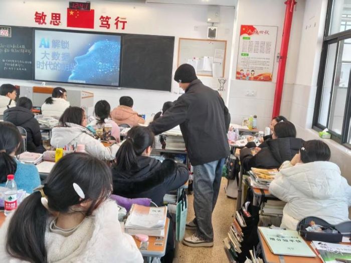 �������� �Ĺ�ͨ�󡪡�������ͨ�ζӡ����⽭��ѧ��չĸУ�����