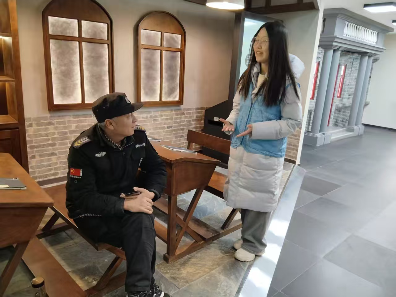 �ĳǴ�ѧ����־Ը������߽���˹����йݿ�չ���л