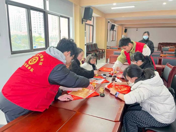 ӭ�´�����ů | ��԰����չ��ͯ��ӭ��������־Ը�