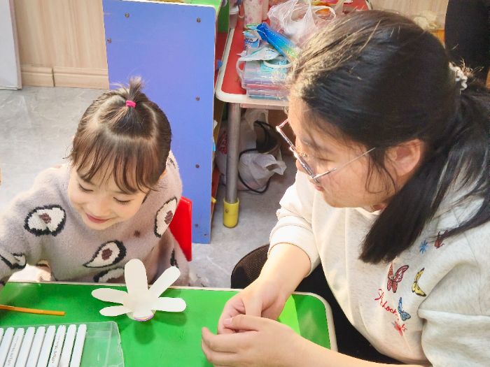 �ĳǴ�ѧ��ѧ����ѧԺ��֮Դ־Ը����Ӿٰ조������ɫ���䣬�й����°�ɳ���־Ը����