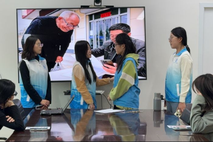 �ӱ�ʦ����ѧ����֮���������磺�ͷ�����������թ��ƽ��