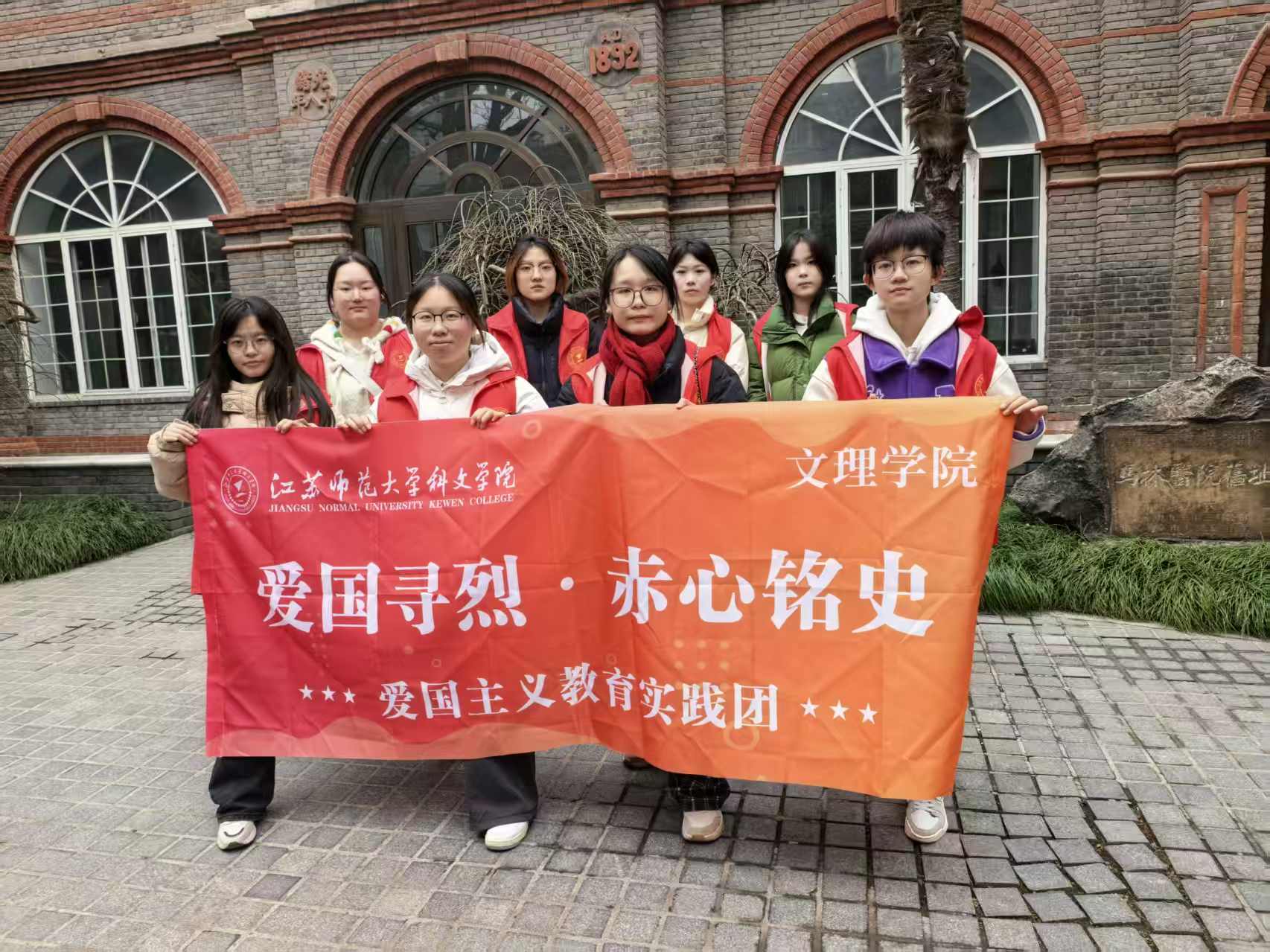 ����Ѱ�Ҽ����ģ�����ѧ�Ӵ��к�ɫ����