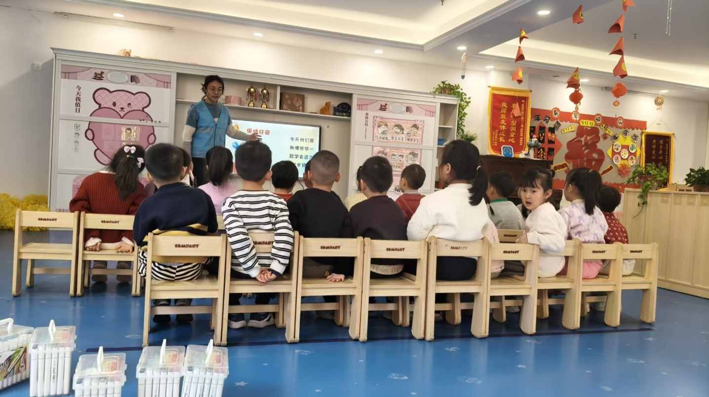 �Ĵ�ѧ�Ӹ��ϴ��׶�԰��Ȥζ̽�ݴ����� ͯ�Ļ��γ�����